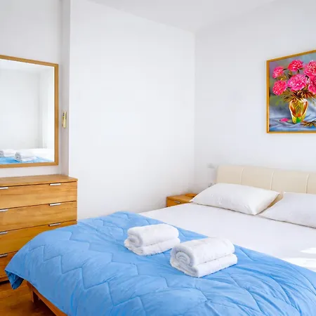 Ground Floor 142 * Plazhi San Pietro